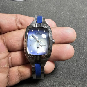 Vintage Fossil Blue Ladies Quartz Watch Silver Tone Y2K AM-3628 Working shows si